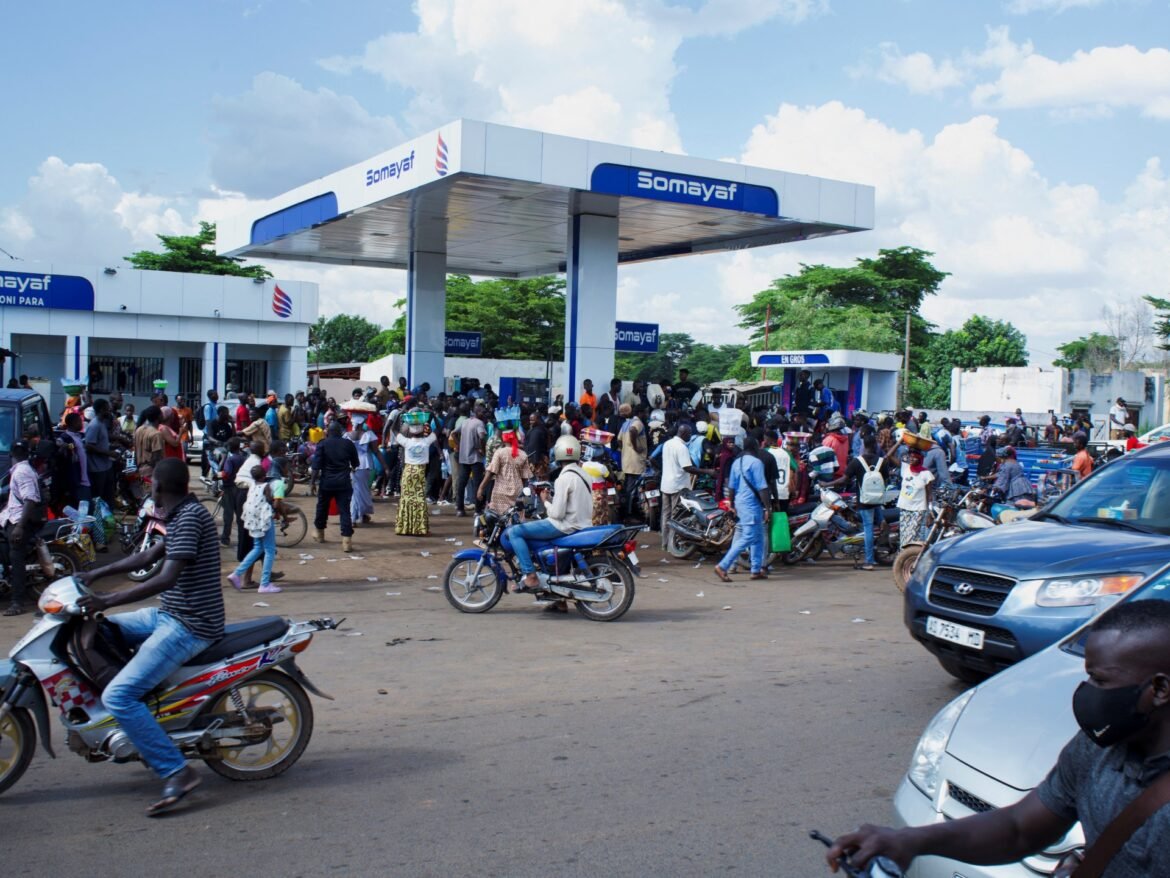 France urges citizens to leave Mali as armed group blockade intensifies | Al-Qaeda News