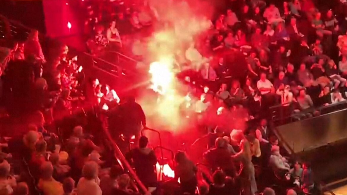 Israeli orchestra interrupted by protester with flare | Protests