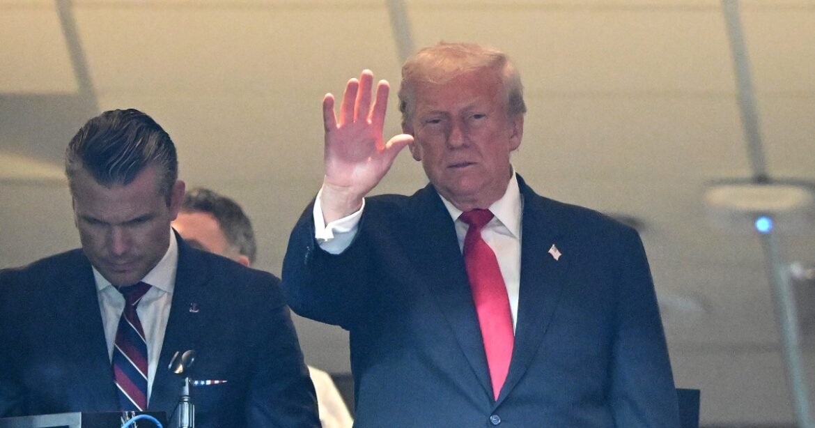 Spectators boo as Trump appears at Washington Commanders game