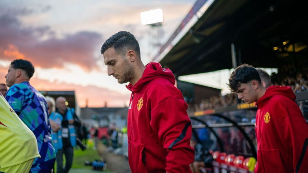 Transfer rumors, news: Real Madrid target Man United's Dalot