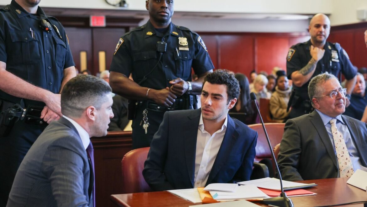 A man impersonating an FBI agent tried to get Luigi Mangione out of jail, authorities say : NPR