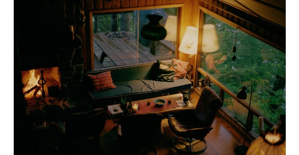 A poem by Issa Quincy: ‘I am here in the evening light’