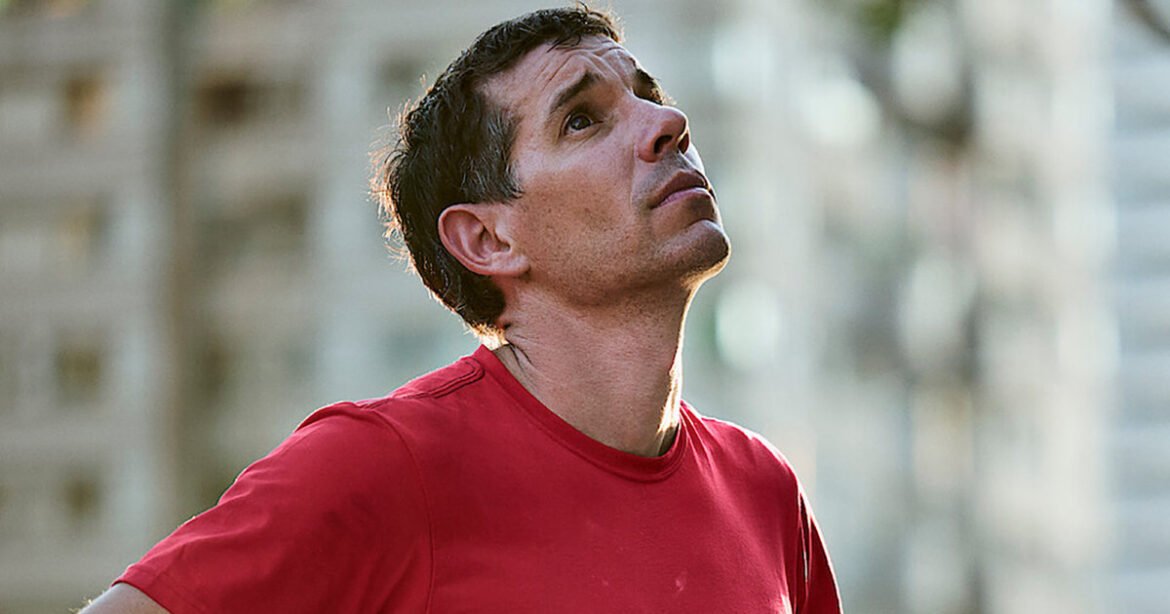 Alex Honnold's rope-free climb up Taipei 101 skyscraper underway after weather delay