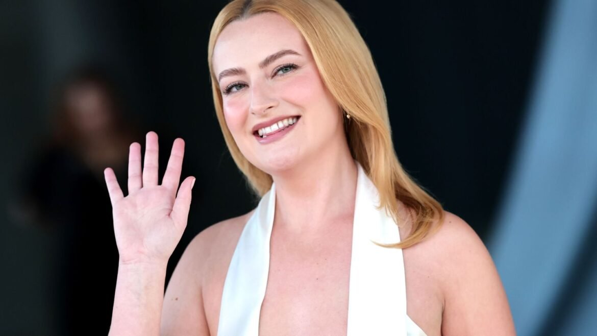 Amelia Dimoldenberg Returns as Oscars 2026 Red Carpet Reporter