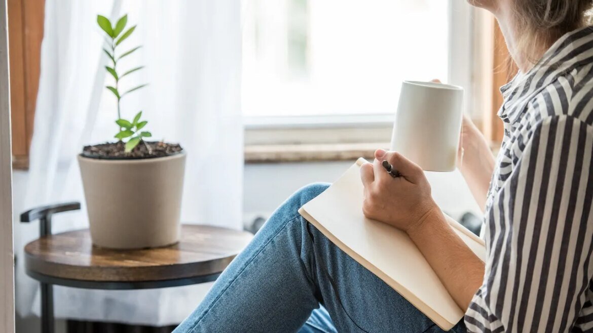 'Analog bag' viral TikTok trend swaps phones for creative hobbies