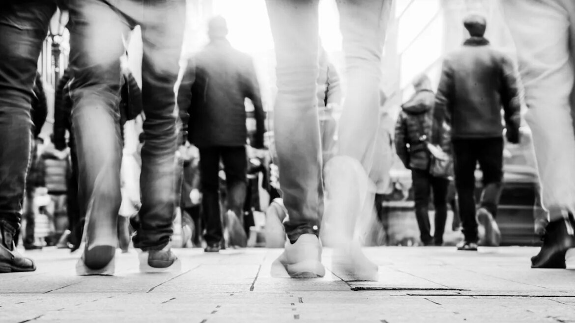 Another apparel brand is closing all retail stores. It was once a tech bro favorite