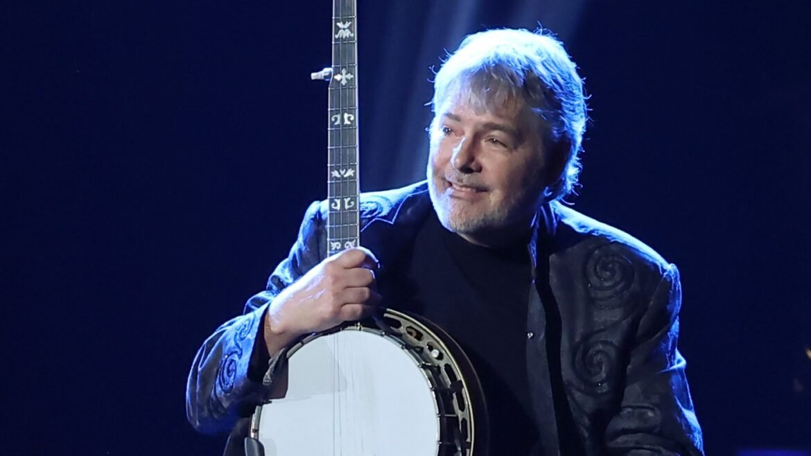 Béla Fleck cancels Kennedy Center appearance, says it's become 'charged and political' : NPR