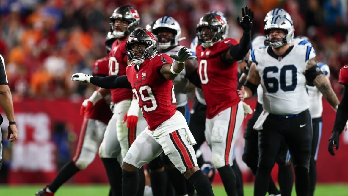 Buccaneers beat Panthers 16-14; NFC South title hinges on Saints-Falcons