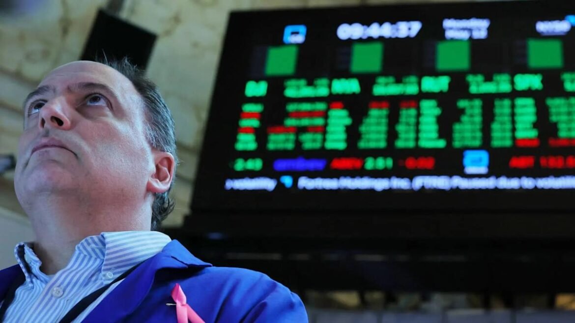 Crypto Sees Sharp Reversal as $1.73B Leaves Funds Despite Recent Inflows