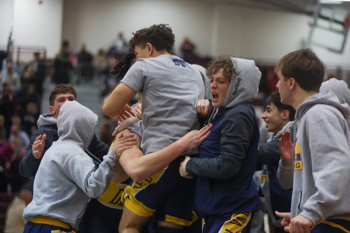 Delaware Valley wrestlers battle for rare victory at Phillipsburg