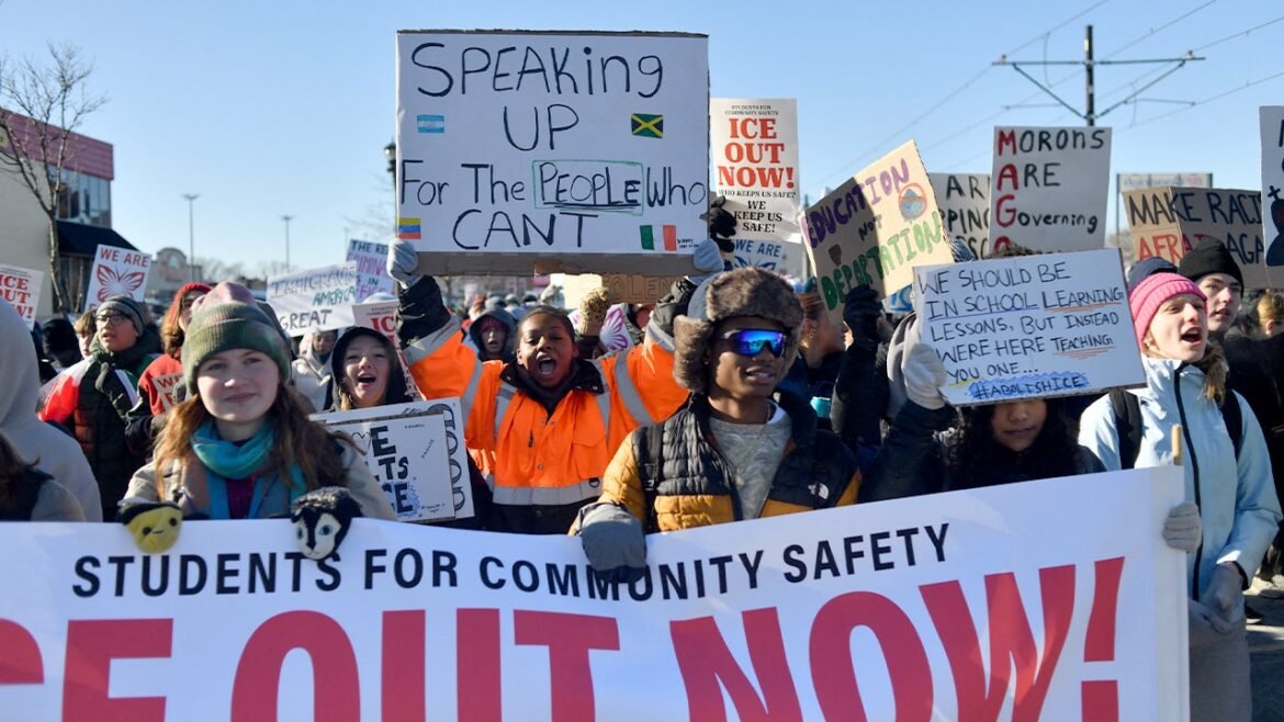 Democrats worry 'abolish ICE' slogan will hurt like 'defund police'