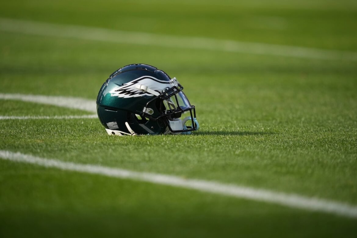 Eagles' Vic Fangio scares 49ers head coach Kyle Shanahan, other NFL coaches.