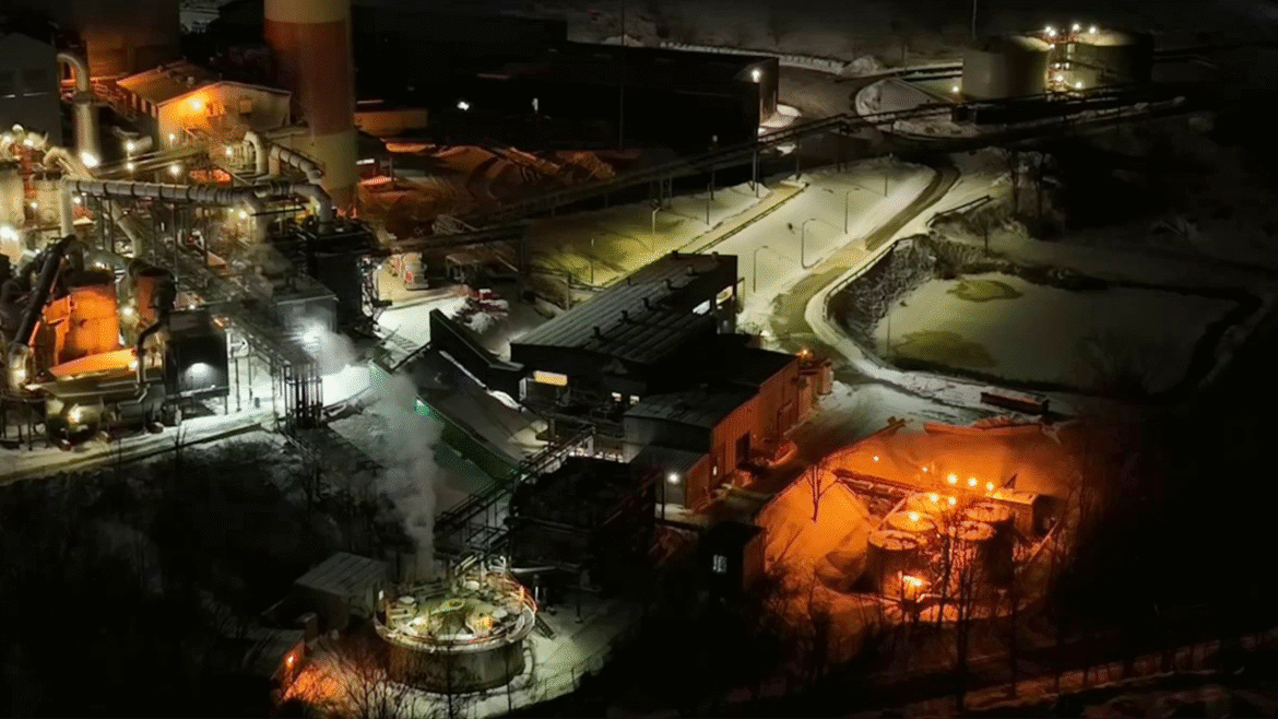 Explosion at Pennsylvania plant injures 4 people, sends them to hospital