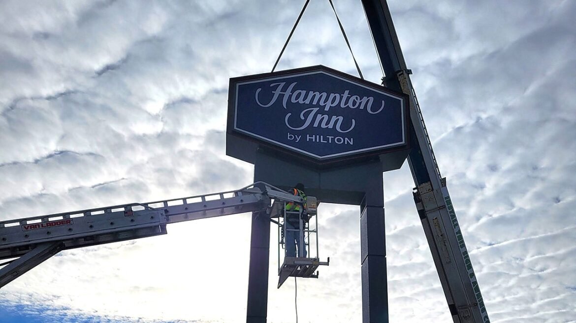 Hampton Inn sign removed from Minnesota hotel that allegedly refused ICE agents