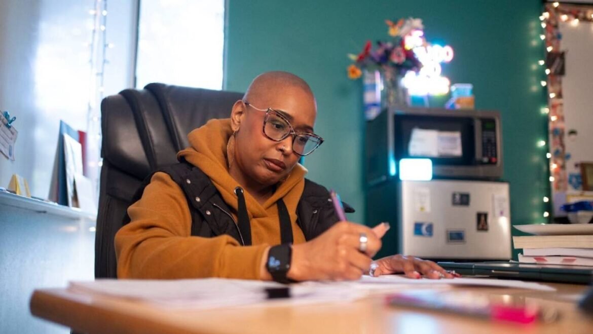 How a high school English teacher banned AI from her classroom : NPR