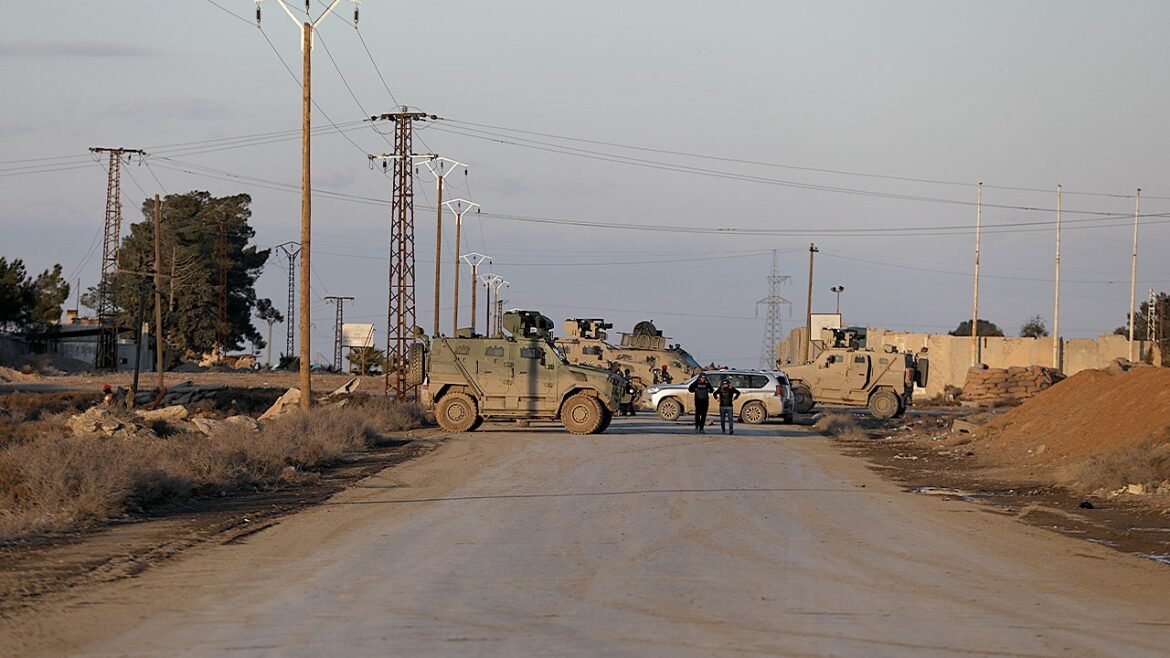 ISIS detainees escape Syria prison amid SDF handover to new forces