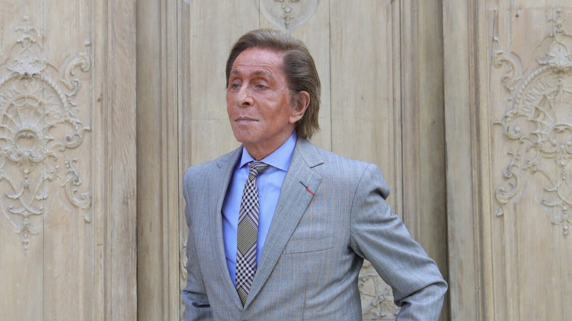 Italian fashion designer Valentino Garavani dies at 93 : NPR