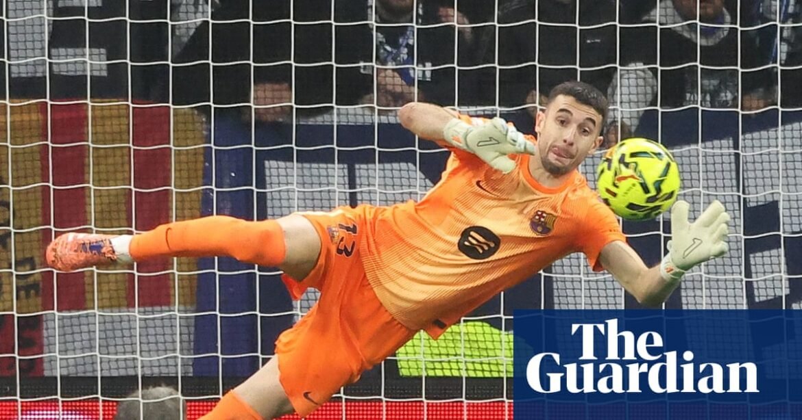 Joan García goes back to Espanyol: Barça’s ‘science fiction’ keeper saves the day | Barcelona