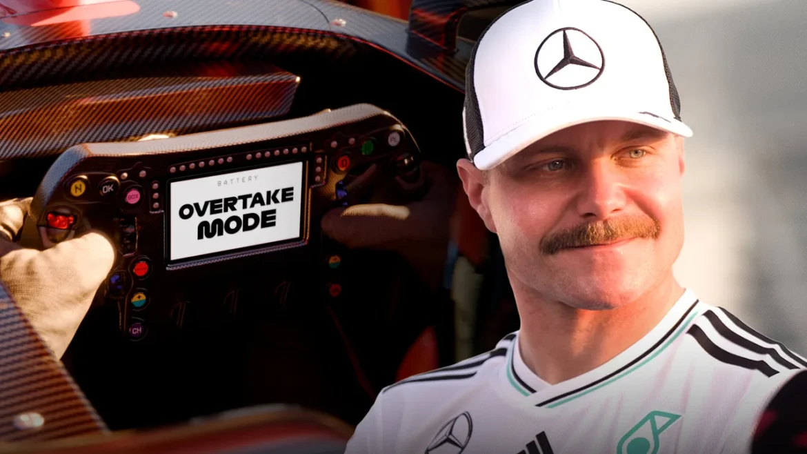 LUSAIL CITY, QATAR - NOVEMBER 28: Carlos Sainz of Spain and Williams in the pits during practice