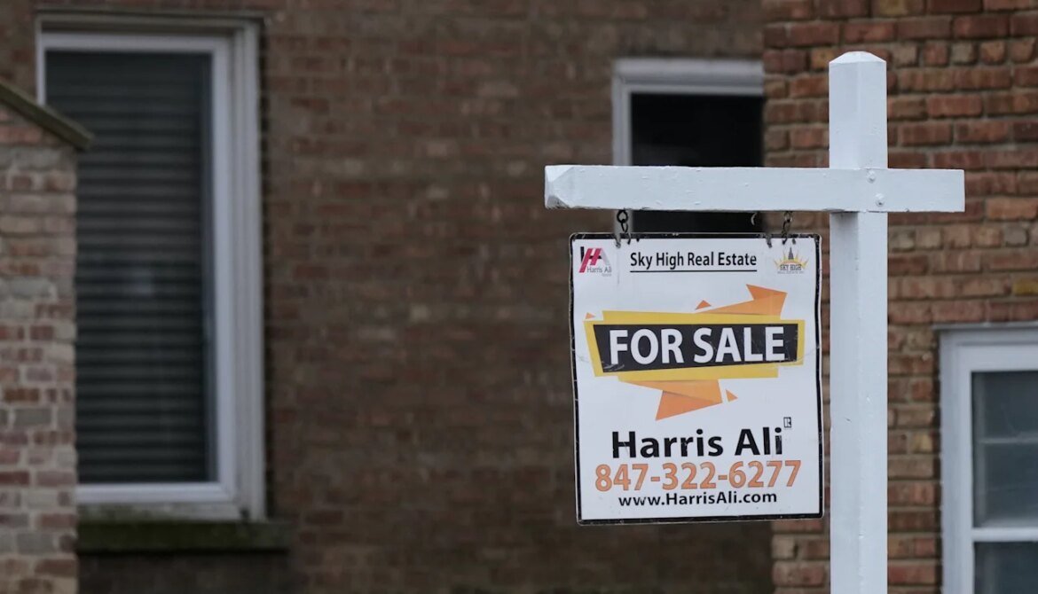 Long-term mortgage rate drops to lowest point in more than 3 years