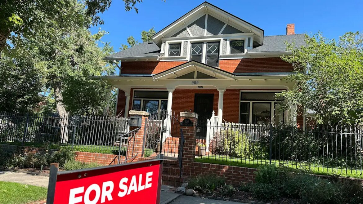 Long-term mortgage rate ticks up slightly to 6.16%