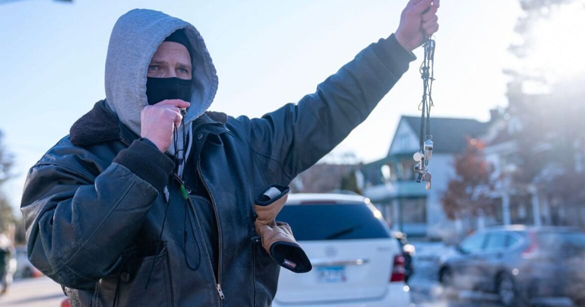 Meet the Minneapolis Neighbors Standing Up to ICE by the Thousands – Mother Jones