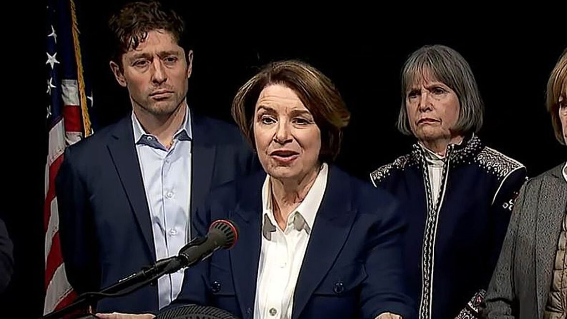 Minneapolis mayor, Klobuchar demand ICE exit state after another fatal shooting