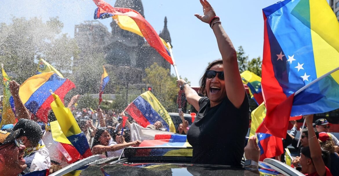 Photos: The Venezuelan Diaspora Celebrates the Capture of Maduro