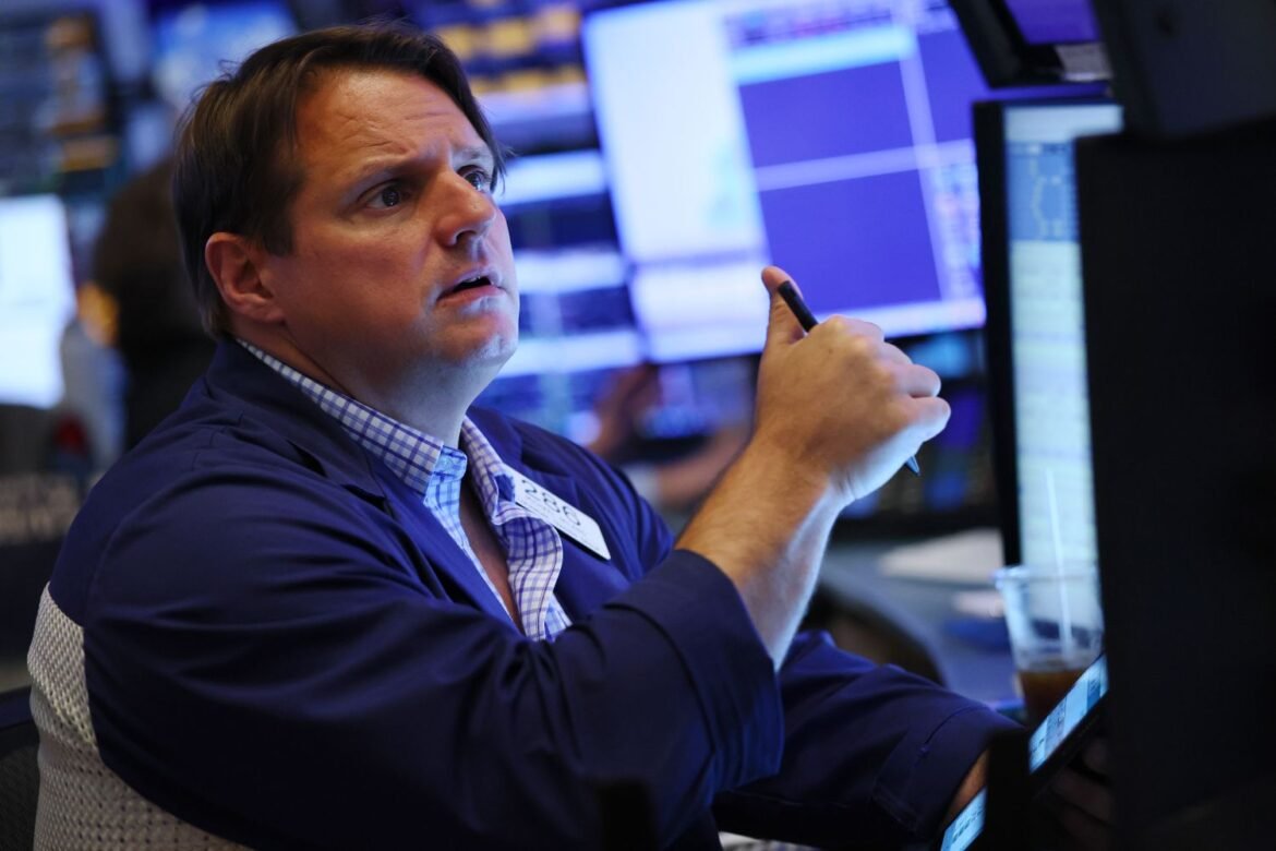 S&P 500, Nasdaq End Lower as Microsoft Shares Drop 10%, Software Stocks Slide