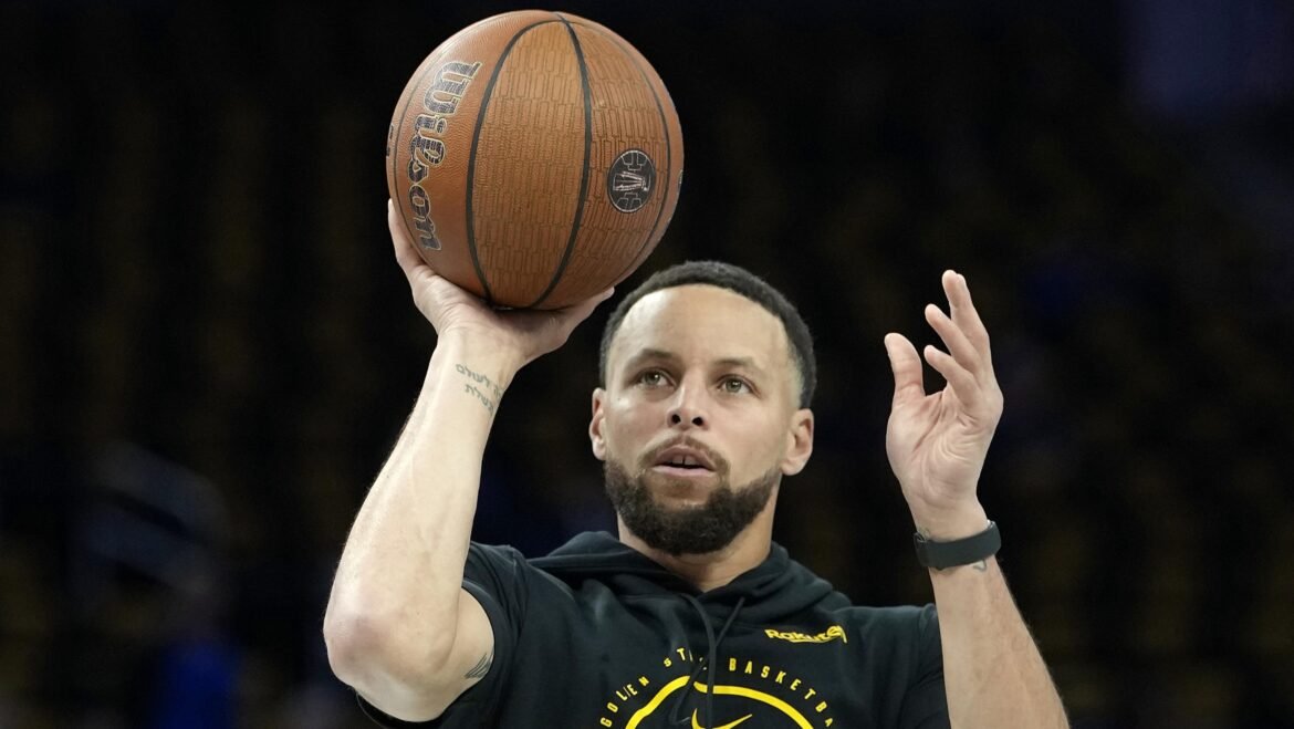 Stephen Curry Injury Update, Latest Status, Timeline on Warriors Star's Knee After Exit vs. Pistons