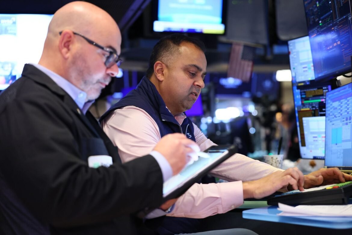 Stock Futures Mostly Rise as TSMC Leads Tech Rally; Oil Futures Slump as Trump Lowers Iran Tensions