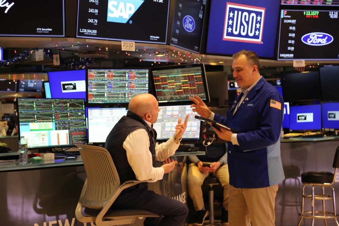 Stocks Mixed to Begin New Year After Major Indexes End 2025 With 4-Session Losing Streaks