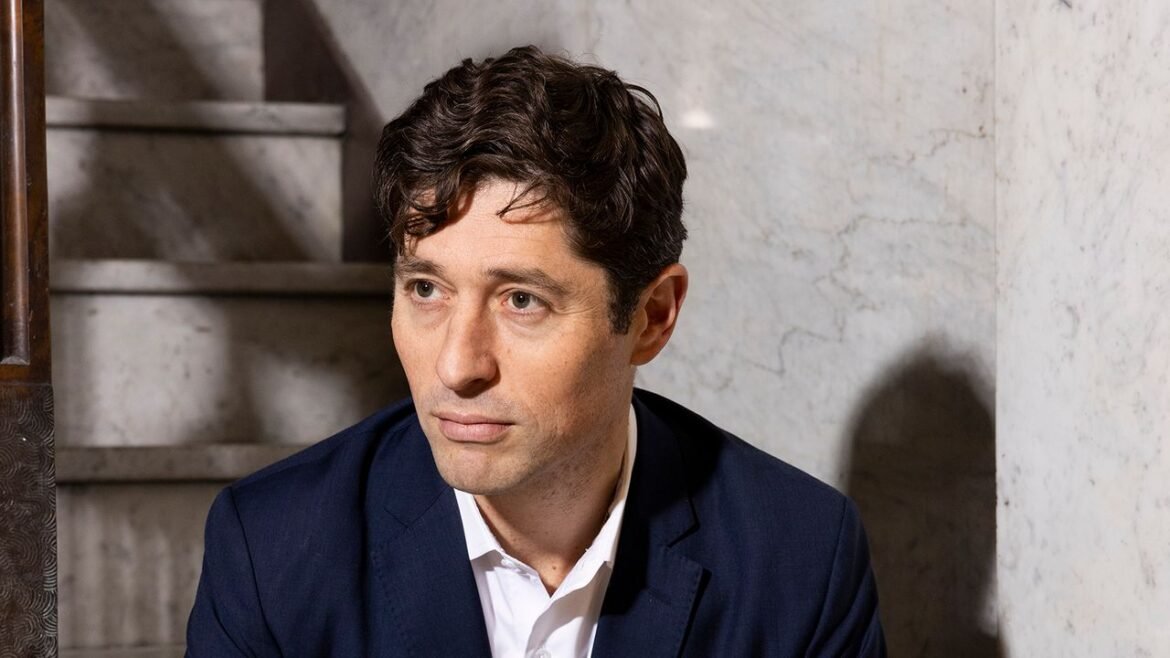 The Mayor of an Occupied City