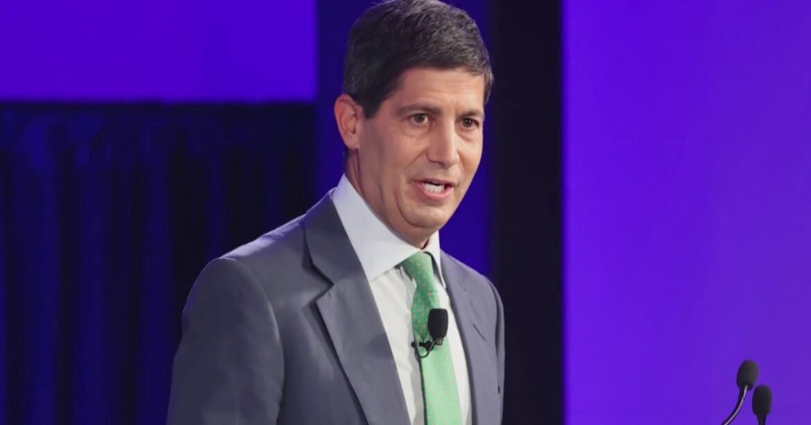 Trump Names Kevin Warsh to Replace Fed Chair Jerome Powell