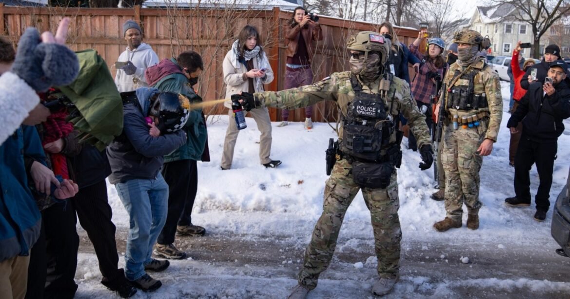 Trump’s Frantic Attack on Minnesota Hits Obstacles in the Streets—and the Courts – Mother Jones