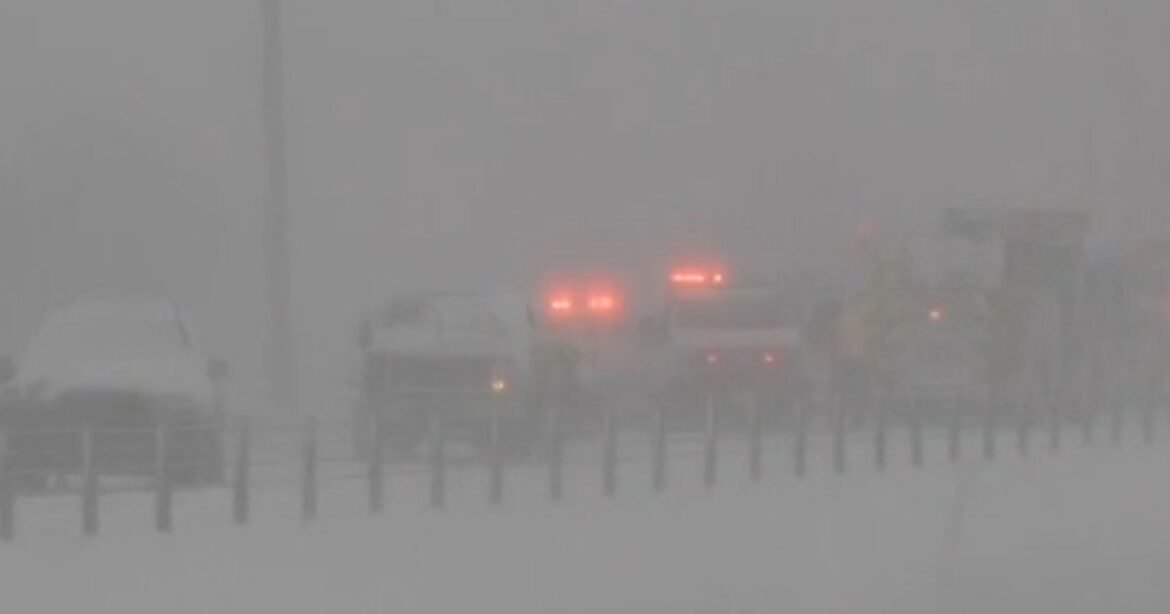 U.S. East coast hit by freezing cold, dangerous snow