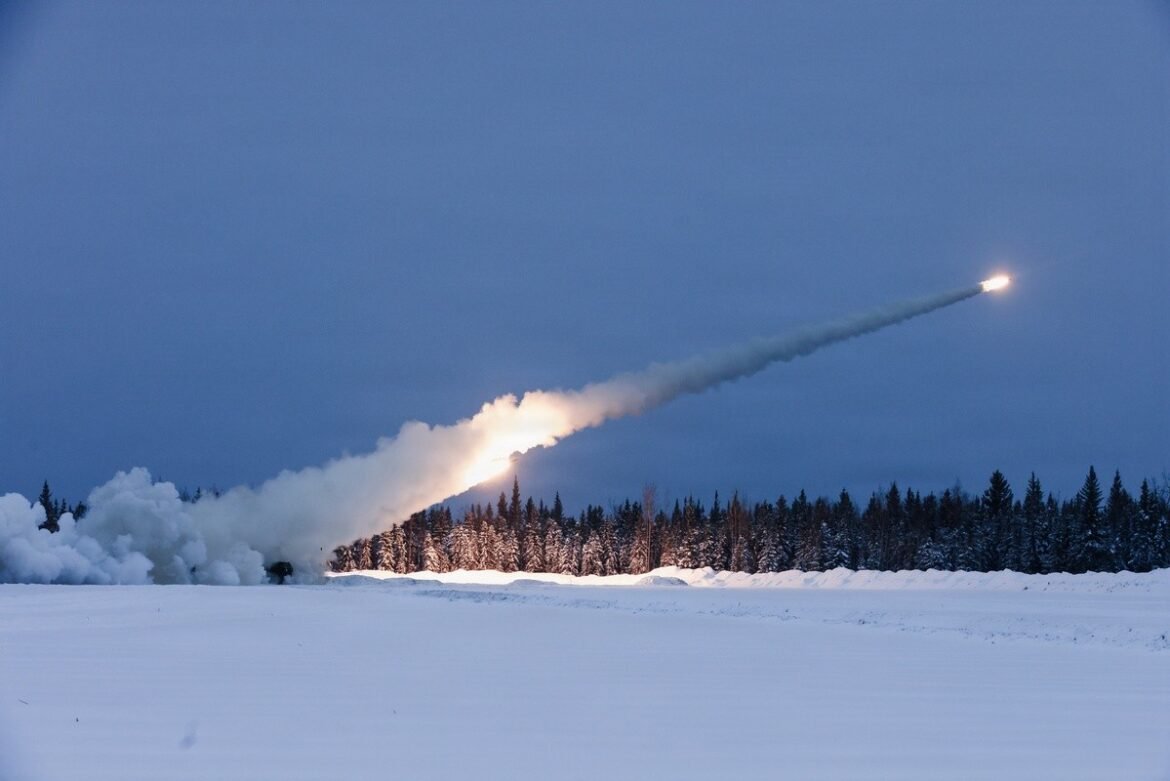 17th Field Artillery Brigade conducts arctic ground raid mission with HIMARS | Article