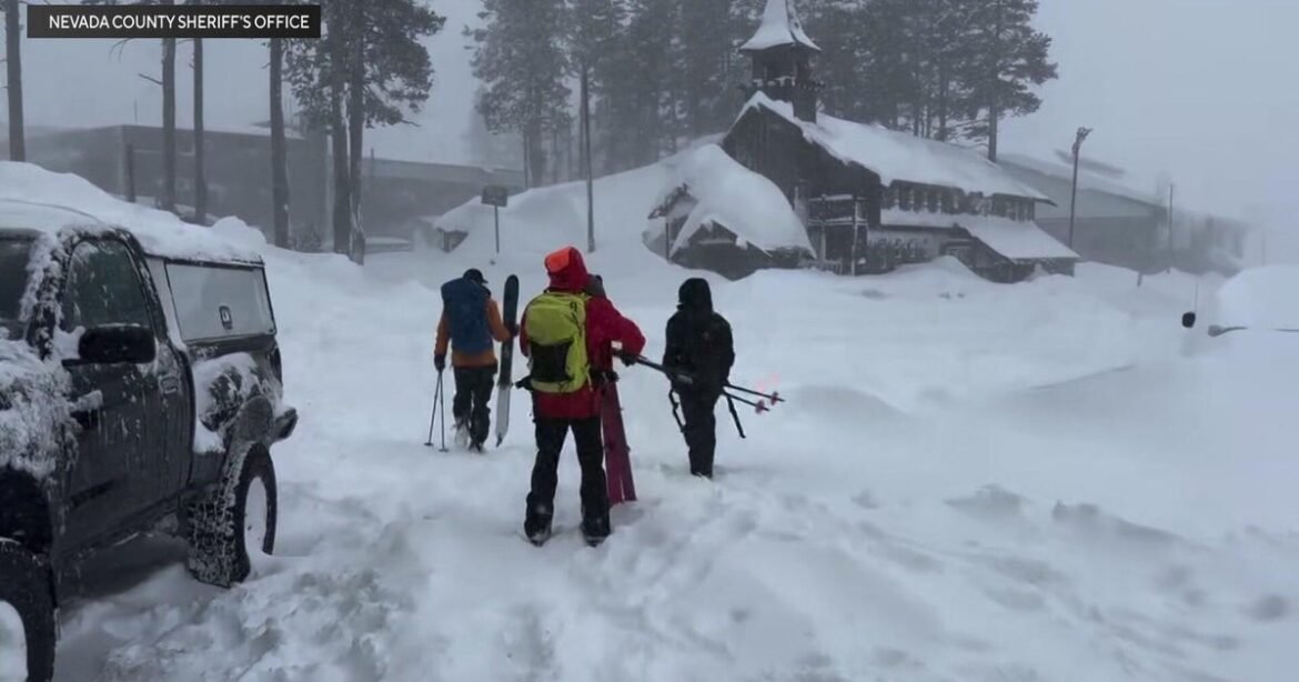 8 skiers dead after avalanche near California's Lake Tahoe; 9th still missing