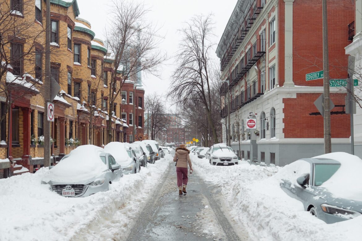 Boston in bullseye for heavy snow as arctic temps...