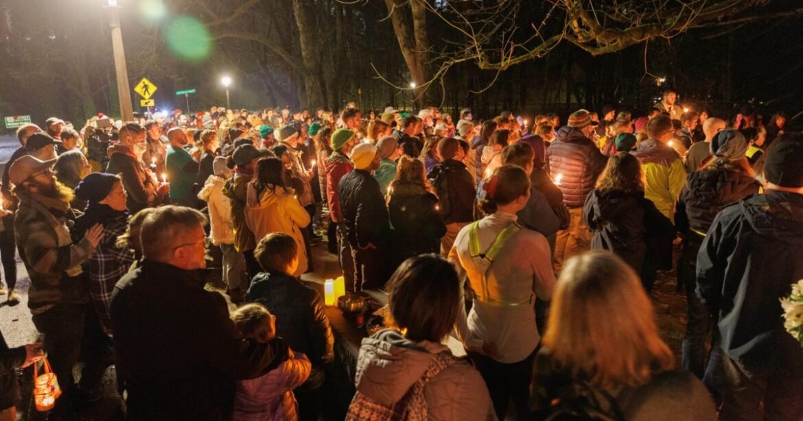 Federal Agents Launch Tear Gas at Nonviolent Anti-ICE Protesters—Including Children – Mother Jones