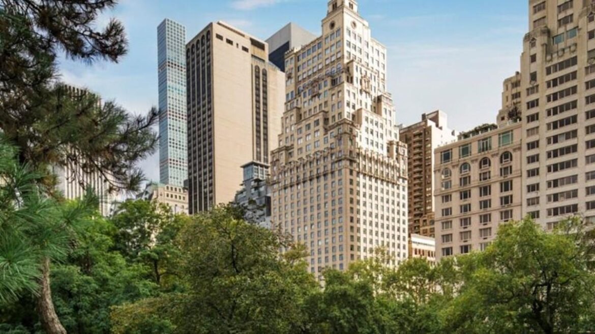 Gencom acquires Ritz-Carlton hotel in US