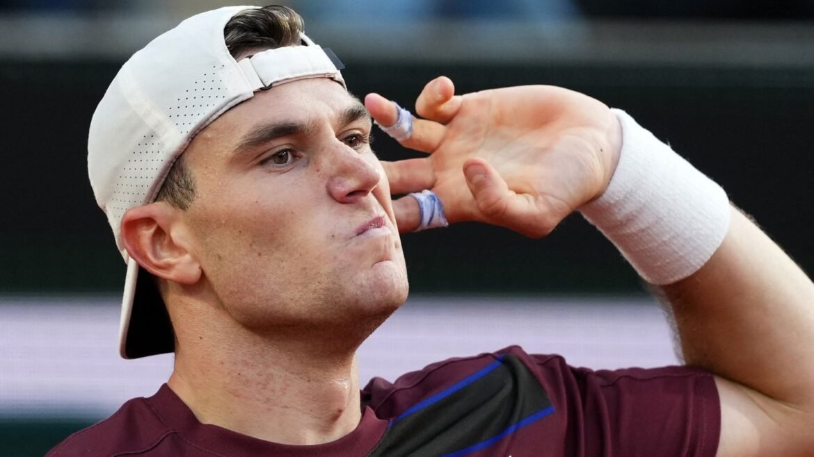 Britain's Jack Draper reacts during his men's singles match against Kazakhstan's Alexander Bublik on day 9 of the French Open tennis tournament on Court Suzanne-Lenglen at the Roland-Garros Complex in Paris on June 2, 2025. (Photo by Dimitar DILKOFF / AFP)