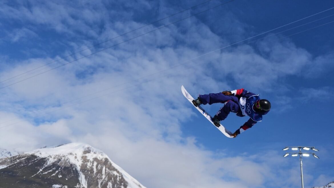 Kitty cats and cloud hands