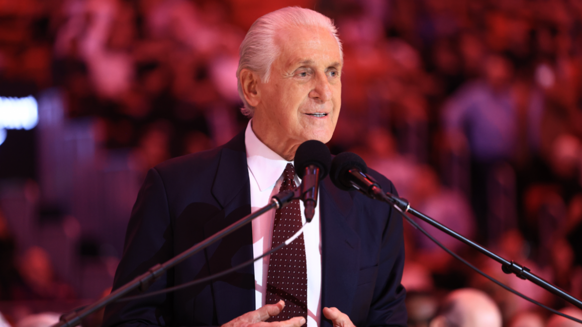 Lakers unveil Pat Riley statue, team's first coach to receive such an honor