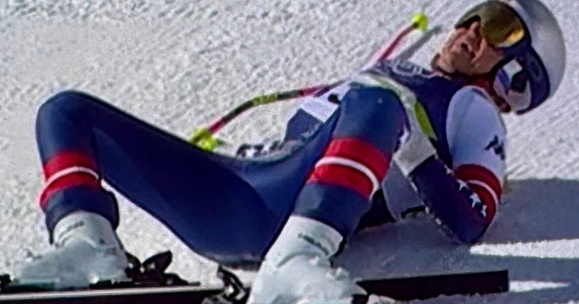 Lindsey Vonn airlifted off course after crashing