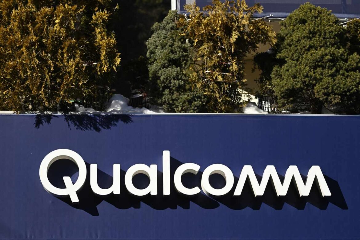 Qualcomm's Disappointing Outlook Stokes Worries About a Global Memory Shortage. The Stock Is Tumbling