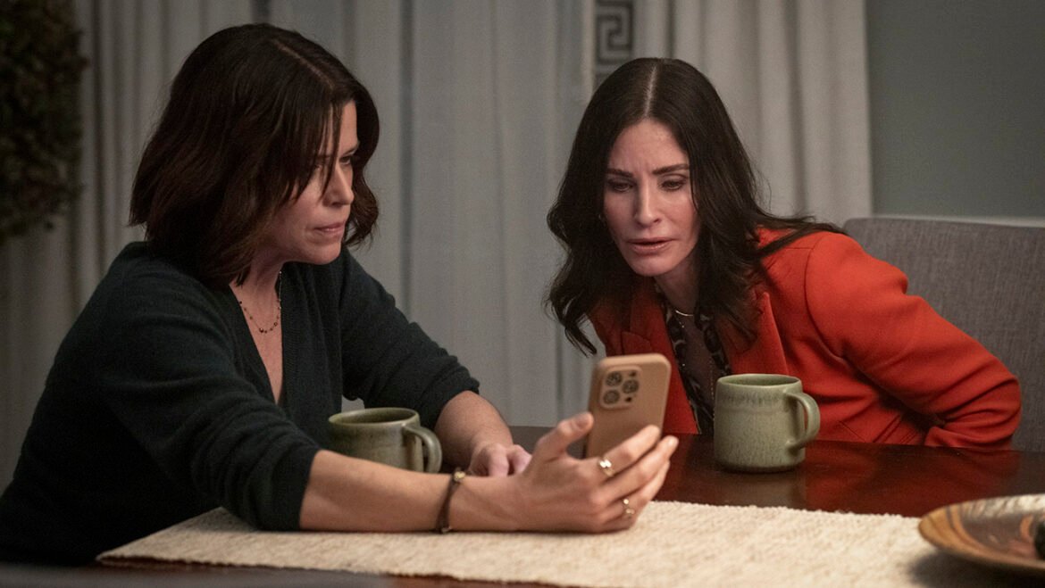 Neve Campbell , left, and Courteney Cox star in Paramount Pictures and Spyglass Media Group's Scream 7.