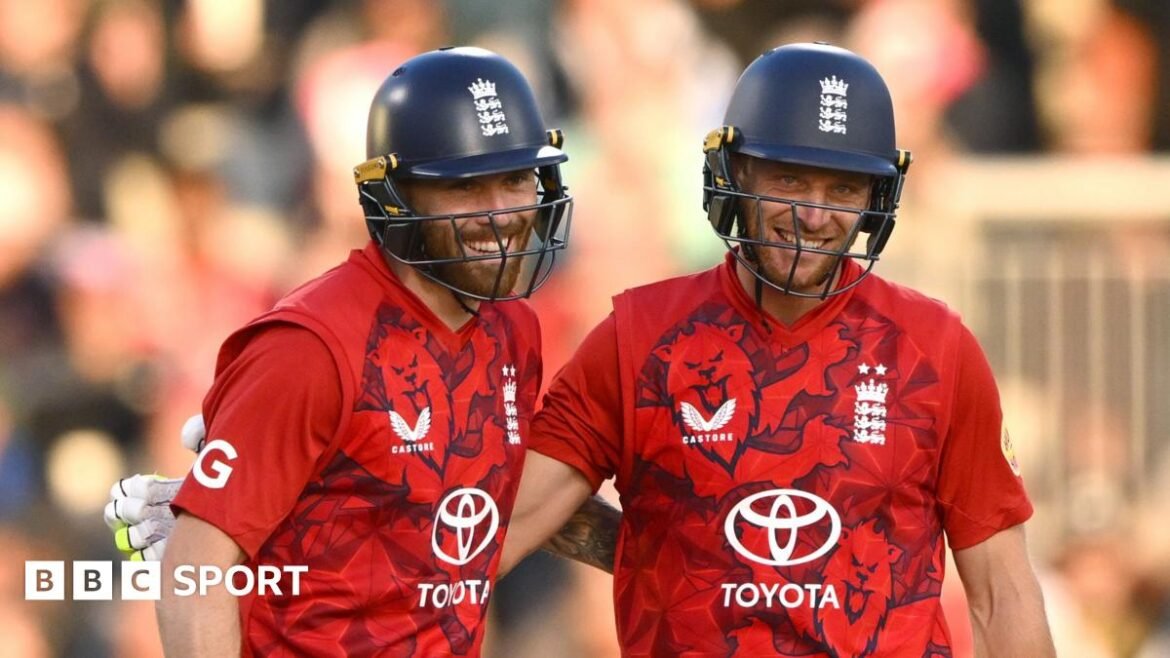 Phil Salt and Jos Buttler embrace