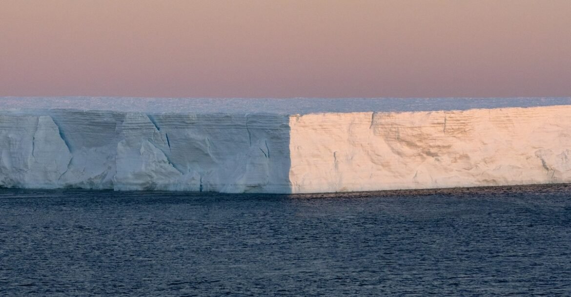 The ‘Doomsday Glacier’ Could Flood the Earth. Can a 50-Mile Wall Stop It?