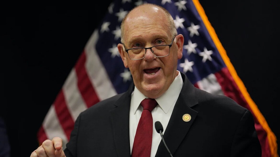 Trump’s border czar pulls 700 immigration officers out of Minnesota